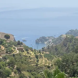 Mi 'ffaciu E Mi Ricriu , Castelmola Italia